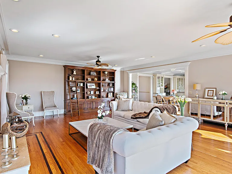 30 Columbus Dr — Photo 10