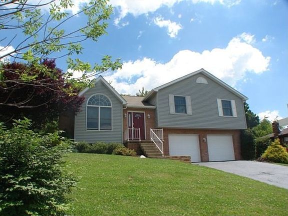 2nd image of 629 Wellington Dr