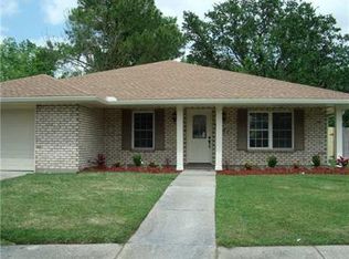 7651 Sandy Cove Dr, New Orleans, LA 70128