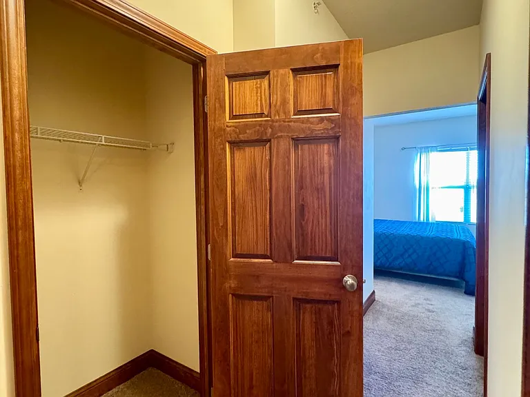 Eagle View Luxury Apartments — Photo 15