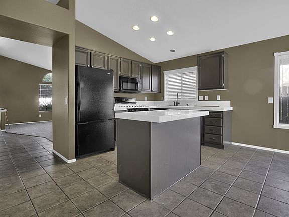 5th image of 810 Colorado Dr