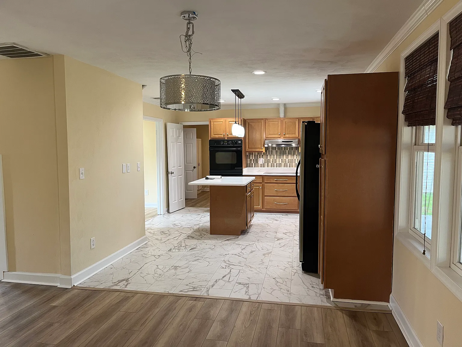 604 Oak Grove Ct — Photo 1