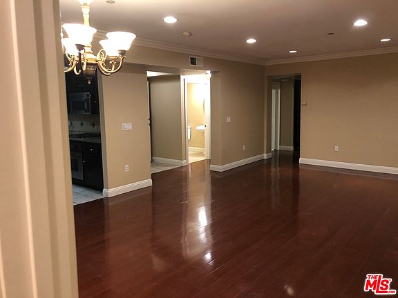 4th image of 610 S Wilton Pl APT 102