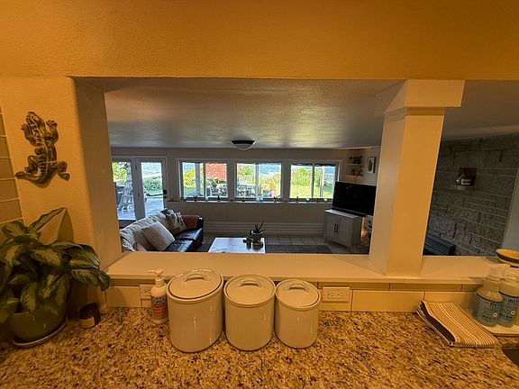 5th image of 12736 Riviera Pl NE