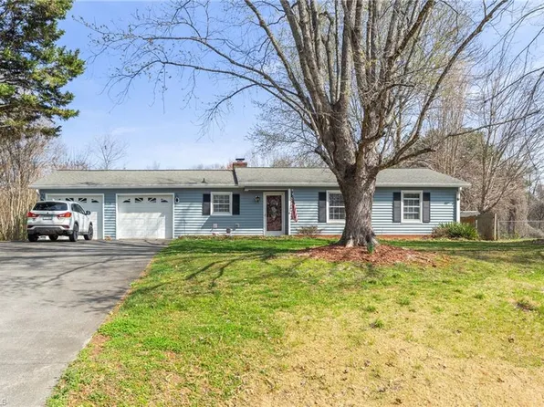 126 Maple Ln, King, NC 27021