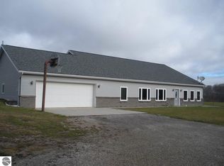 10632 N Rich Rd, Alma, MI 48801