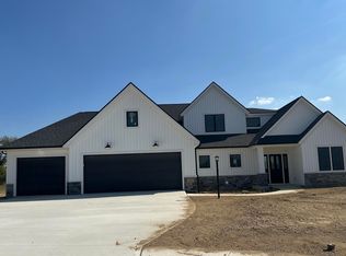 696 Keltic Pines Blvd, Huntertown, IN 46748