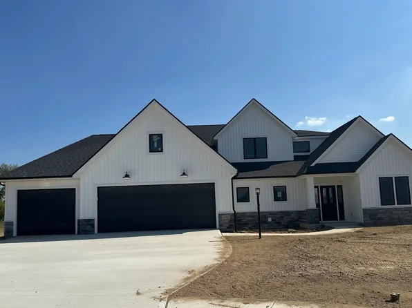 696 Keltic Pines Blvd, Huntertown, IN 46748