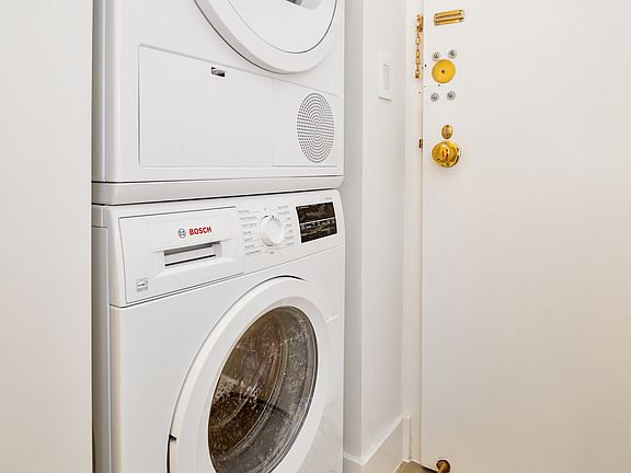 4th image of 138 E 38th St APT 4F