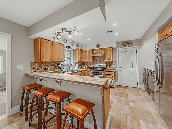 5th image of 1827 N Seminole Ct