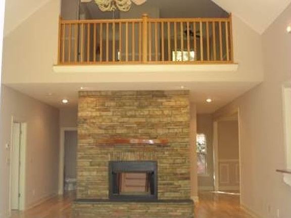 3rd image of 35 Maloof St