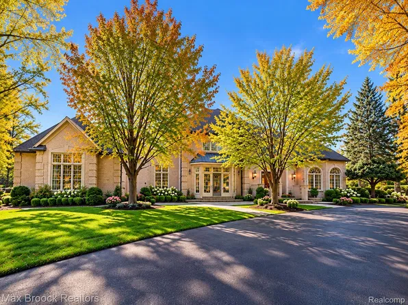 2591 Walnut Lake Rd, West Bloomfield, MI 48323