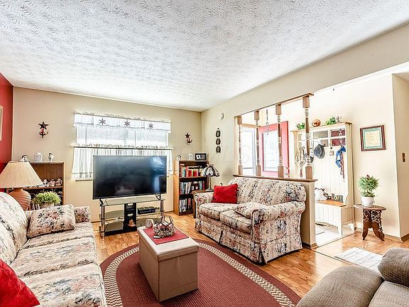 3rd image of 208 Huber Village Blvd