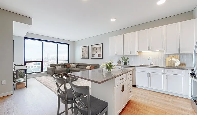240 Park Avenue — Photo 22