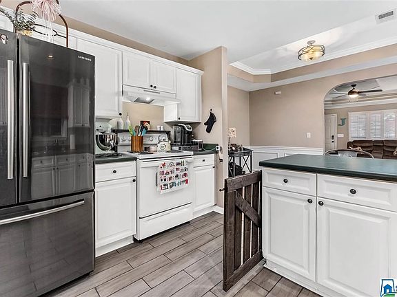 5th image of 209 Hidden Creek Dr