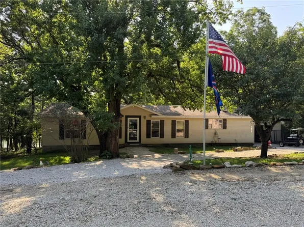25 El Dorado Ln, Linn Valley, KS 66040