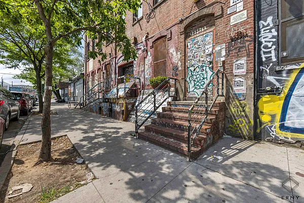 Rented by ERNY LLC | media 15