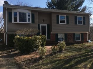 5355 Macwood Dr, Woodbridge, VA 22193