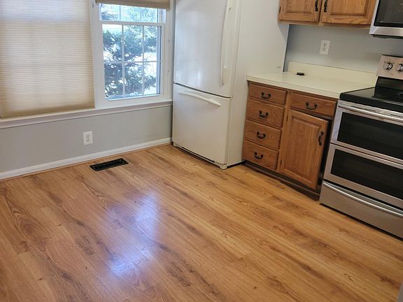 4th image of 8668 Delcris Dr