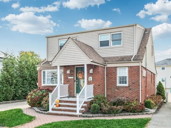 154 Orchard St, Elmwood Park Boro, NJ 07407