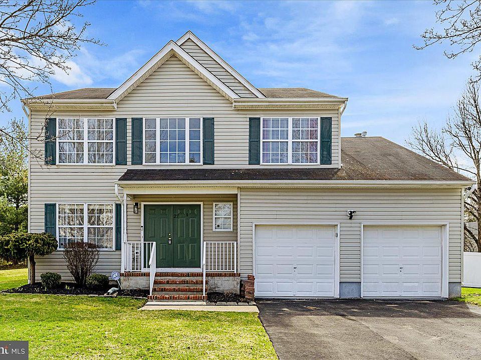 1st image of 27 Blossom Dr