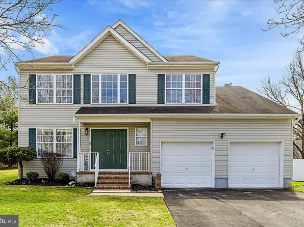 27 Blossom Dr, Ewing, NJ 08638