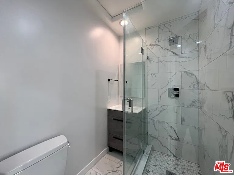 901 S Barrington Ave — Photo 18