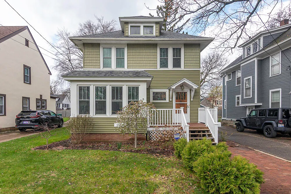 2412 Glenwood Dr photo 1