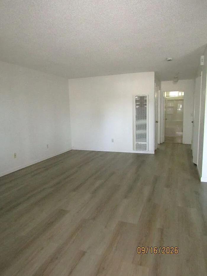 2 bed, 1.0 bath, 925 sqft, $1,925 — Photo 2