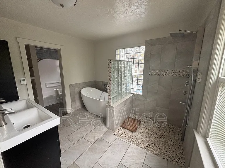 364 W Selmar Ct — Photo 18