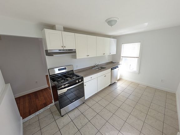 2nd image of 6 Pearl St