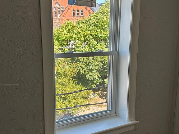3rd image of 2631 Peach St #8