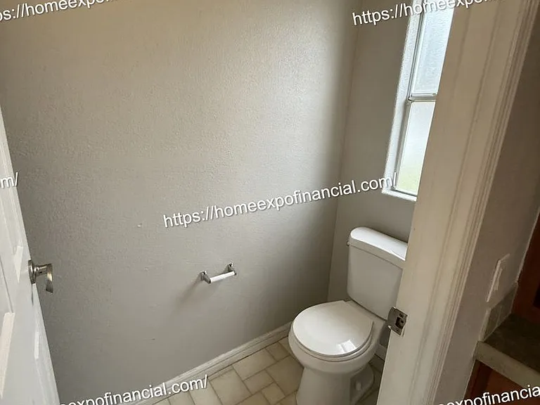 26590 Franklin Ave — Photo 34