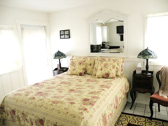 Picture (with furniture) of the interior and the door to the back deck