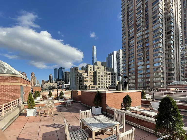 350 W 50th St #5L — Photo 12