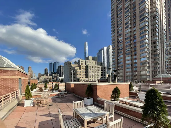 393 West 49th Street 2M image 14 of 15