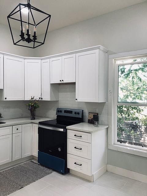 Beautiful 10 foot ceiling, bright, spacious, eat in kitchen with white maple shaker cabinets, white subway tile backsplash, quartz counter, stainless steel appliances, tile floors