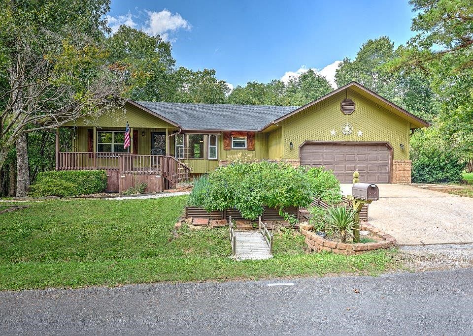1st image of 8 Andover Ln