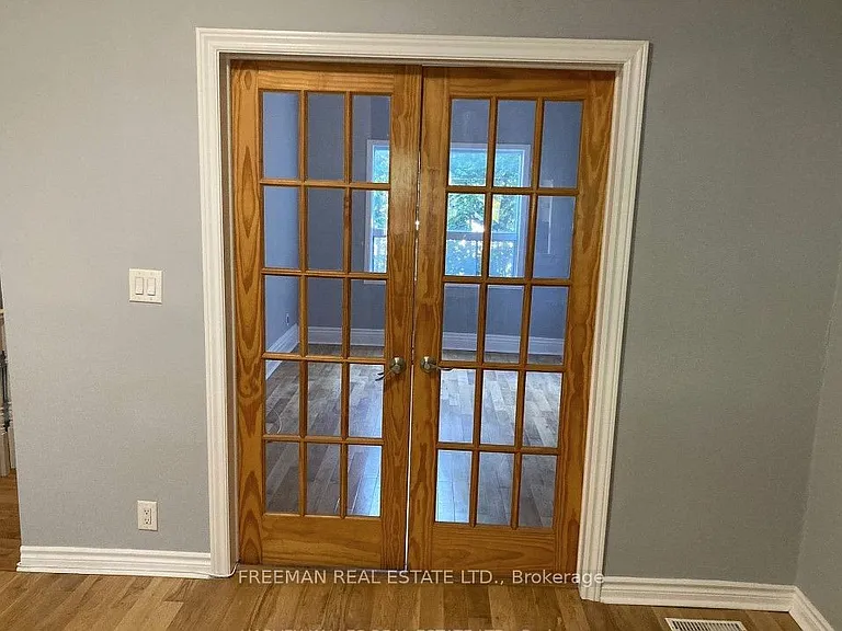 985 Dupont St #1 — Photo 4