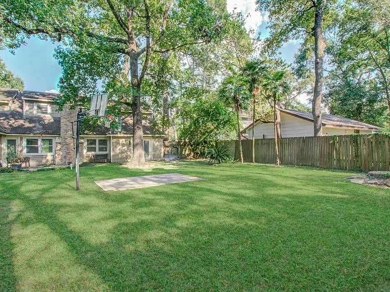 674 Ravensworth Dr — Photo 46