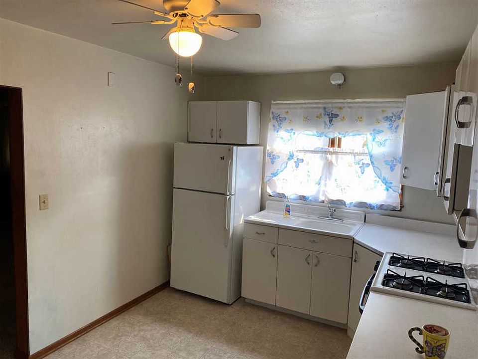 2nd image of 721 Isabella St