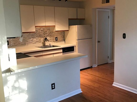3rd image of 306A Duncan Ave Unit 306-A