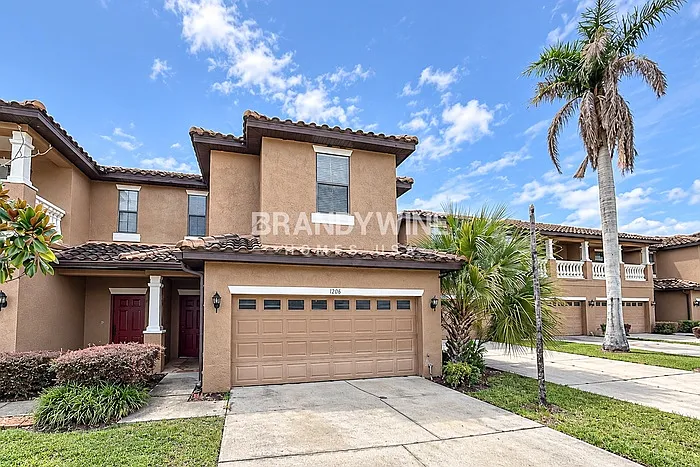 3 bed, 2.5 bath, 1922 sqft, $2,390 — Photo 2