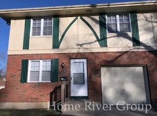 6949 NW Chapel Woods Ln, Kansas City, MO 64152