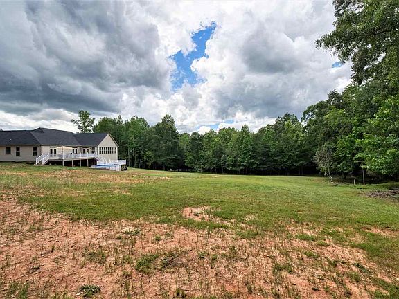 5th image of 220 Glenn Dr