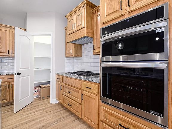 4th image of 901 2nd St