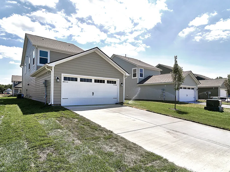 422 Eisenhower St — Photo 58