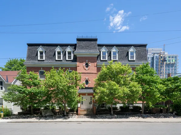 385 Bell St S #16, Ottawa, ON K1S 4K3