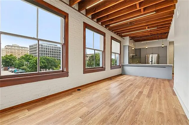 814 Howard Ave #201 — Photo 6