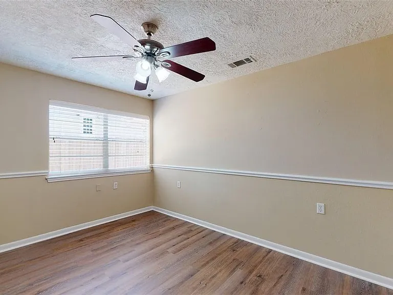 1724 Boardwalk Ct — Photo 10
